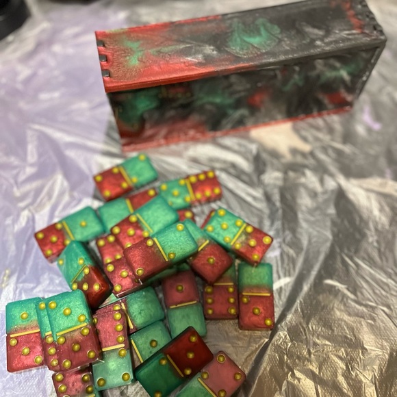 Dominoes Set w/ Storage Box - Picture 3 of 3